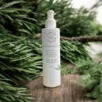 Découvrez la puissance des plantes avec notre Shampoing Anti-Chute au romarin, nigelle et aloe vera, spécialement formulé pour fortifier les cheveux fragiles et stimuler leur croissance. 🌿 Ingrédients actifs & bienfaits : Romarin : active la circulation sanguine du cuir chevelu, favorise la pousse et renforce les follicules. Shampoing anti-chute: romarin, aloe Vera &huile de nigelle Aloe vera : hydrate intensément, apaise les irritations et rééquilibre le cuir chevelu. ✨ Résultats : ✔️ Nettoie en douceur sans agresser ✔️ Réduit la casse et la chute ✔️ Fortifie les racines et stimule la croissance ✔️ Laisse les cheveux souples, brillants et plus épais Idéal pour les cheveux fragiles, cassants ou en perte de densité, ce shampoing est le soin capillaire naturel incontournable pour retrouver une chevelure forte et pleine de vitalité.